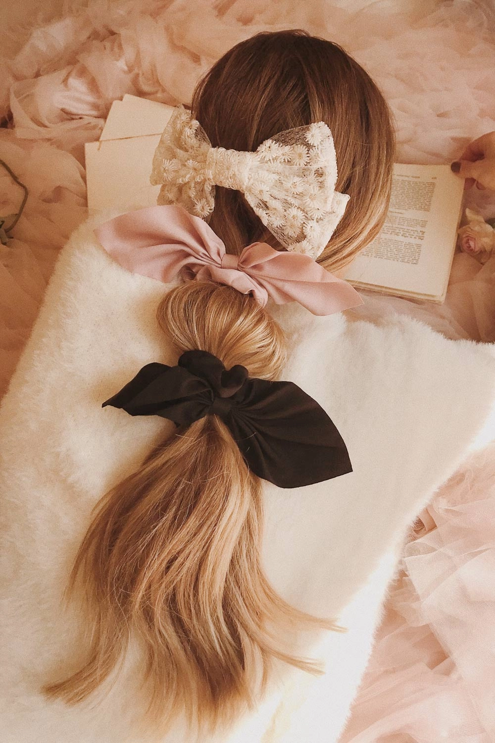 Paourat | Oversized Daisy Bow Hair Clip