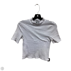 Top Short Sleeve By Wild Fable In Striped Pattern, Size: M