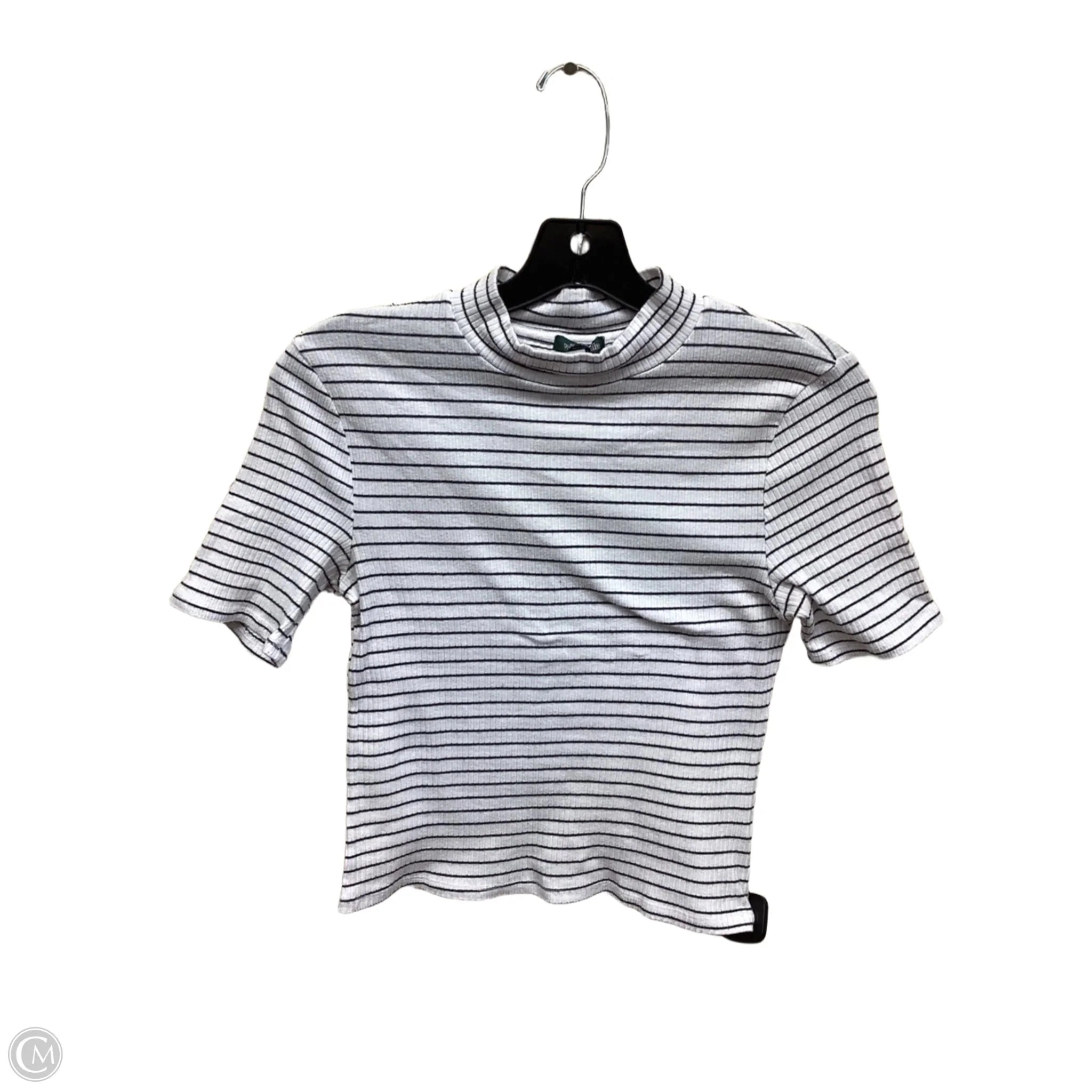 Top Short Sleeve By Wild Fable In Striped Pattern, Size: M